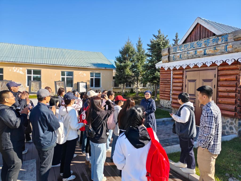 WilliamHill中文官方网站非遗专业师生赴草原开展研学活动
